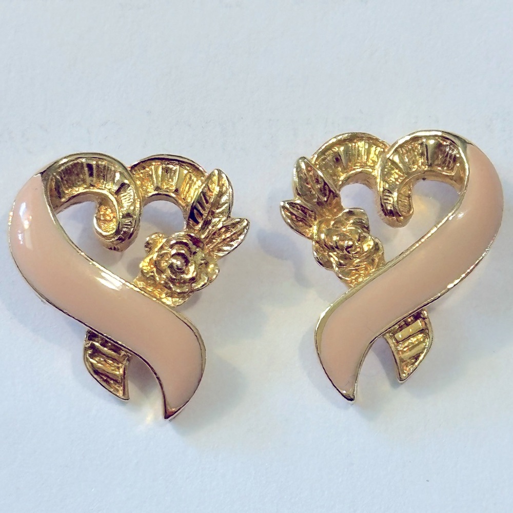 EUC Vintage Goldtone Rose/Pink Enamel Heart Earrings